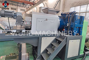 squeezing projecing sweersquer08